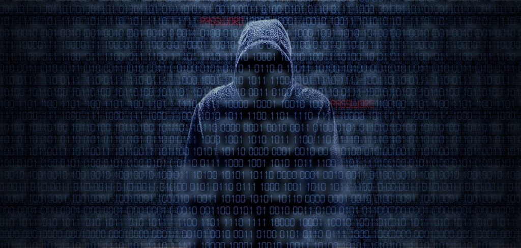 hacker representando la amenaza a la ciberprotección